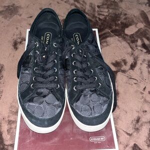 Very clean, comes with box